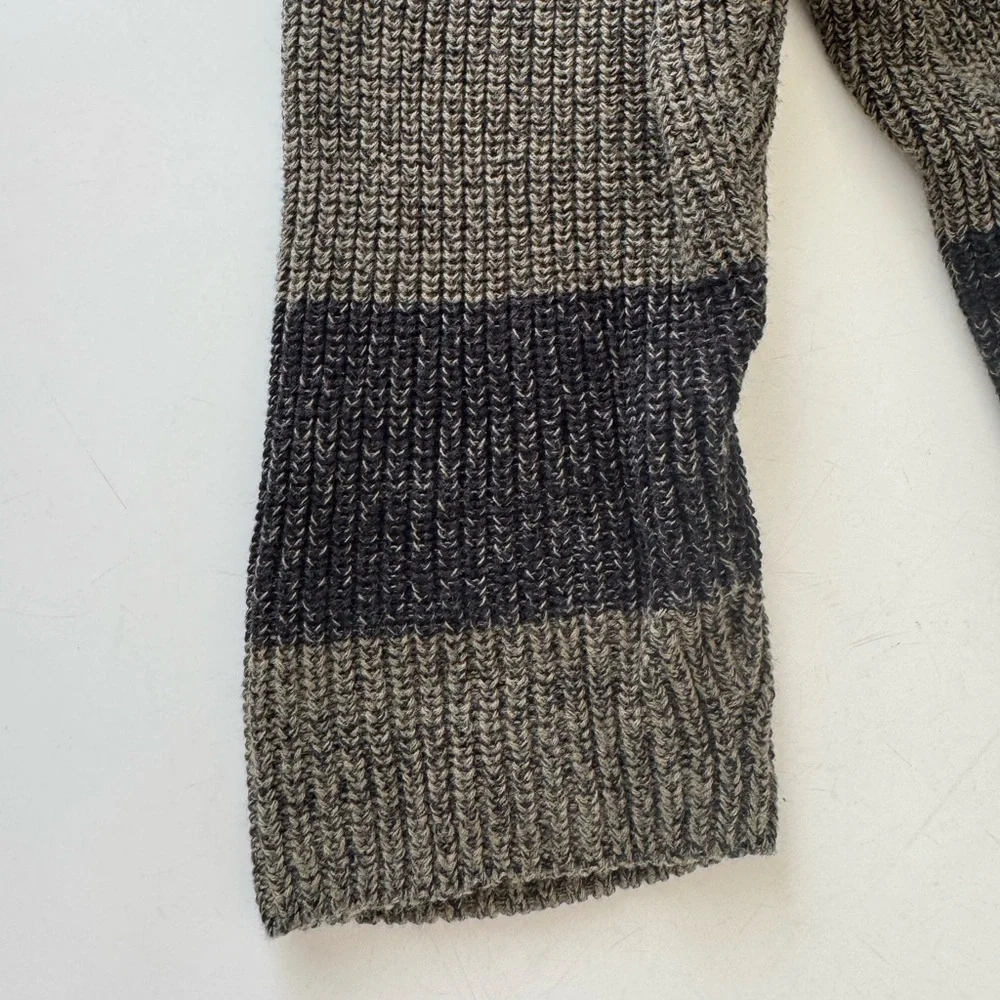 Express Sweater - Picture 4 of 4